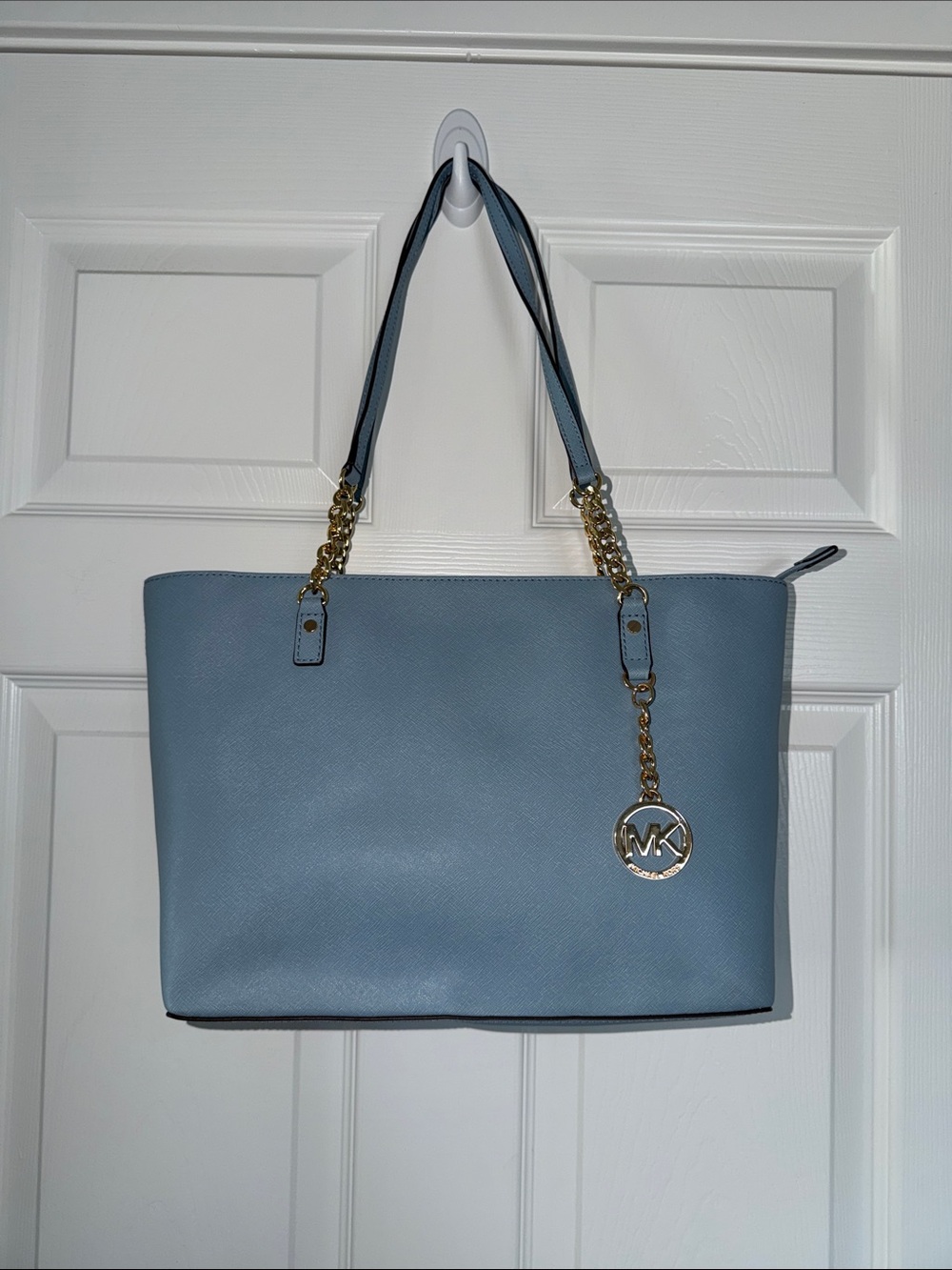 ❤️NEW!!!❤️ Michael Kors Dusty Blue Leather Tote with Gold Charm